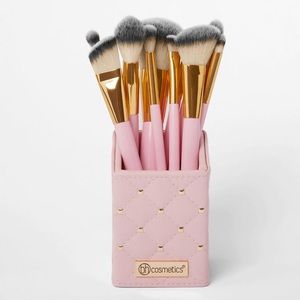NIB BH cosmetics Pink studded elegance brush set